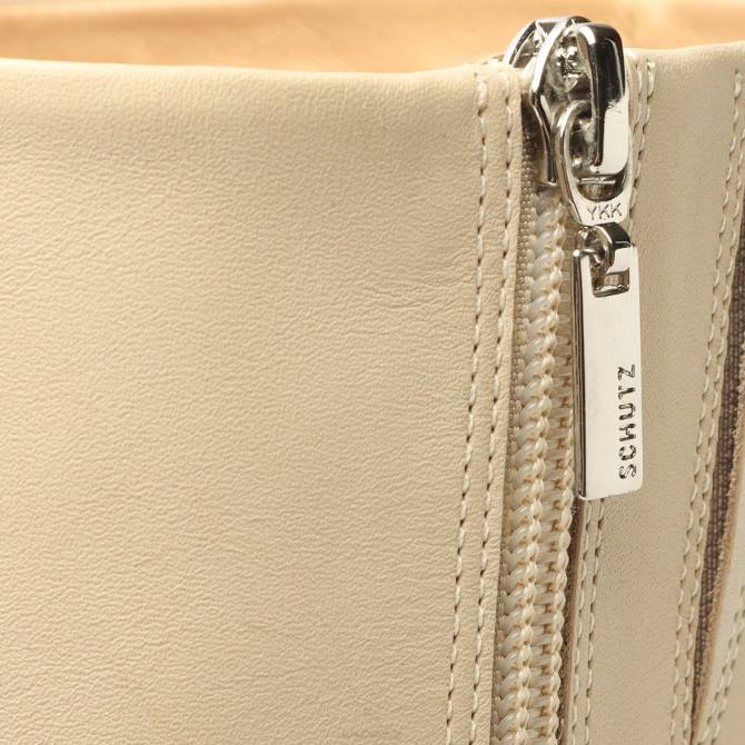 bei Schutz Mikki, Boot hoch Auster D60T823