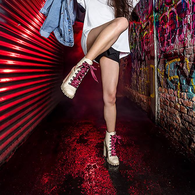 bei Schutz Zhara-Stiefelette aus Leder mit Krokodilprägung Eierschale D60T154